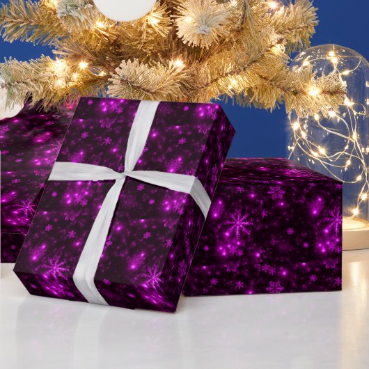 Snowflakes op diep Paars achtergrondpapier Cadeaupapier (Feestdagen)