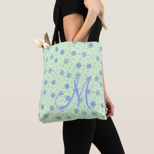 Snowflakes pastel Green Modern Elegant Monogram Tote Bag (Dichtbij)