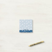 Snowflakes Patroon op blauw Post-it® Notes (Op bureau)