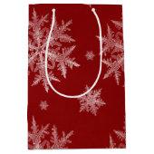 Snowflakes Red Holiday Kerstmis Medium Cadeauzakje (Voorkant)