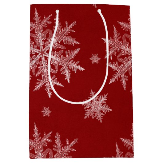 Snowflakes Red Holiday Kerstmis Medium Cadeauzakje (Voorkant)