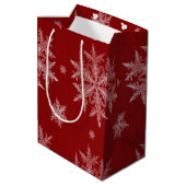 Snowflakes Red Holiday Kerstmis Medium Cadeauzakje (Achterkant Gekanteld)