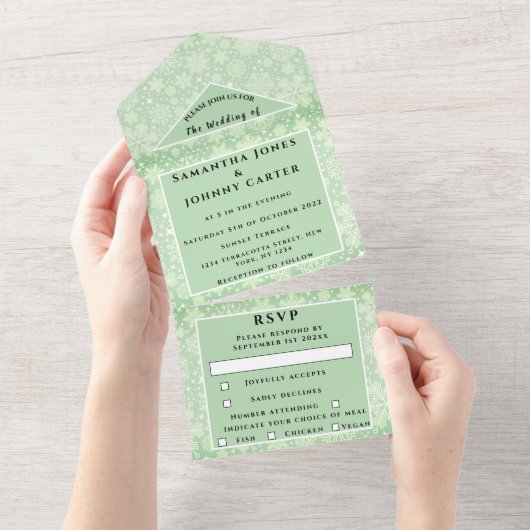 Snowflakes Sneeuwgroene winter Wonderland Weddensc All In One Uitnodiging (Afscheurbaar)