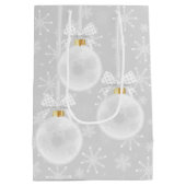 Snowflakes White Ornament Kerstfeestdag Medium Cadeauzakje (Achterkant)