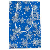 Snowflap-blauw met feestelijk kerstsnoeppatroon medium cadeauzakje (Voorkant)