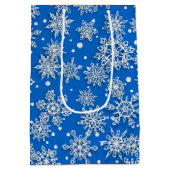 Snowflap-blauw met feestelijk kerstsnoeppatroon medium cadeauzakje (Achterkant)