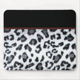 snowleopard met zwarte sierstrip muismat