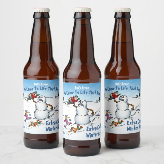 Snowman Attacks Funny Cartoon Bier Etiket (Flessen)