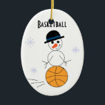 Snowman Basketball Player Keramisch Ornament<br><div class="desc">Een schattig ontwerp van een sneeuwbalspeler met een snowman met een basketbal voor een deel van zijn lichaam. Een bovenste hoed en een wortelneus accentueren hem.</div>