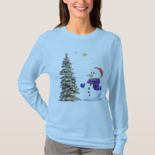 Snowman bewondert de evergroene boom. t-shirt