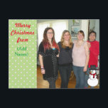Snowman-briefkaart voor Kerstmis Feestdagenkaart<br><div class="desc">Voeg je eigen namen en foto toe aan deze leuke postkaart. Het is zo gemakkelijk om postkaarten te versturen en je eigen tint toe te voegen door je favoriete familieafbeelding erop te zetten!</div>