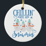 Snowman | CHILLIN met mijn Snowmies Funny Keramisch Ornament<br><div class="desc">Viel de feestdagen met deze leuke,  leuke kerstsieraden. Ik wens jullie allemaal een prettig kerstfeest en een gelukkig nieuwjaar!</div>