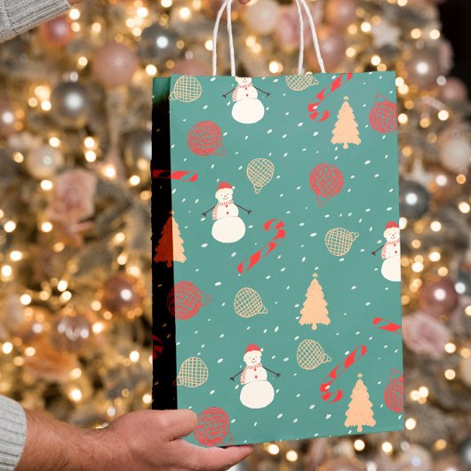 Snowman & Christmas Icons Pattern- Playful Holiday Medium Cadeauzakje