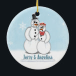 Snowman Couple Afbeelding Ornament<br><div class="desc">Pas deze schattige versiering van de wintersneeuwpop aan met je eigen namen en je foto. Immoraliseer uw eerste Kerstmis samen of uw 50ste met een aanpasbare vakantiekleutel.</div>