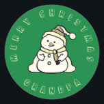 Snowman Custom Merry Christmas Opa Groen Ronde Sticker<br><div class="desc">Deze ronde groene kerst stickers zijn voorzien van een schattige sneeuwpop. De finishing touch is de naam van je opa of "opa" in vet lettertype. Om de naam van de sneeuwman te wijzigen,  klikt u op de personalisatieknop. Dit ontwerp bevat elementen van A.I.</div>