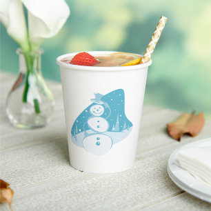 Snowman die een bovenste hoed heeft papieren bekers