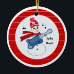 Snowman die Electric Rock Guitar speelt Keramisch Ornament<br><div class="desc">Een coole sneeuwman die kerstliedjes speelt op zijn elektrische rockgitaar. Hij zegt 'Let's Rock' Een gestreepte rode en witte achtergrond.</div>