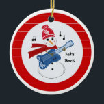 Snowman die Electric Rock Guitar speelt Keramisch Ornament<br><div class="desc">Een coole sneeuwman die kerstliedjes speelt op zijn elektrische rockgitaar. Hij zegt 'Let's Rock' Een gestreepte rode en witte achtergrond.</div>