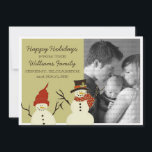 Snowman Duo Holiday Flat Kaart, Sage Feestdagenkaart<br><div class="desc">Verstuur je familie- en vriendschapsvakantiewensen met deze leuke en griezelige Snowman Duo Holiday Flat Kaart die een paar leuke sneeuwmannen op een sage achtergrond bevat. Pas aan met uw eigen foto en het gepersonaliseerde bericht van uw keus. Klik op "Aanpassen" om aanvullende aanpassingsopties te vinden.</div>