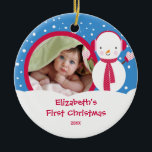 Snowman, eerste kerstfoto voor baby's keramisch ornament<br><div class="desc">Met een schattige Snowman op een sneeuwachtergrond kunt u uw foto alleen maar toevoegen!  Ideaal voor eerste kerstmis en tweede kerstmis.  Een Wonderd kerstcadeau zal zeker nog vele jaren worden gekoesterd.  ©zenware graphics</div>
