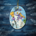 Snowman en Friends Retro Kerstmis Keramisch Ornament<br><div class="desc">Deze gelukkige sneeuwpoppen hebben verschillende vrienden die op bezoek zijn gekomen,  waaronder een rode kardinaal vogel,  een eekhoorn,  een konijnenkonijn en zelfs een stinkdier! Een klein vogelkertje op zijn borst. Een  gevlochten achtergrond voltooit het unieke retro vakantie afbeelding op deze kerstsieraad. Cute!</div>