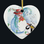 SNOWMAN EN PENGUIN WINTERSERENADE KERAMISCH ORNAMENT<br><div class="desc">Whimsical,  kleurrijk origineel pastelschilderij in blauwe witte rode kleuren,  sneeuwman en pinguïn die in wintersneeuw viool spelen met rode bloemen,  bloedig.door Bulgan Lumini c.</div>