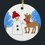 Snowman en rendier in het bos keramisch ornament<br><div class="desc">Een schattige sneeuwman met een beetje rode neusrendiertjes in een bos van vorstende bomen.</div>