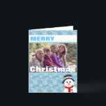 Snowman en Snowflakes Aangepaste foto Feestdagen Kaart<br><div class="desc">Kerstfotokaart met sneeuwvlokken en een schattig sneeuwpop-afbeelding. Personaliseer met uw eigen foto en tekst. Klik "pas het aan!"om uw foto indien nodig van plaats te veranderen of resize.</div>