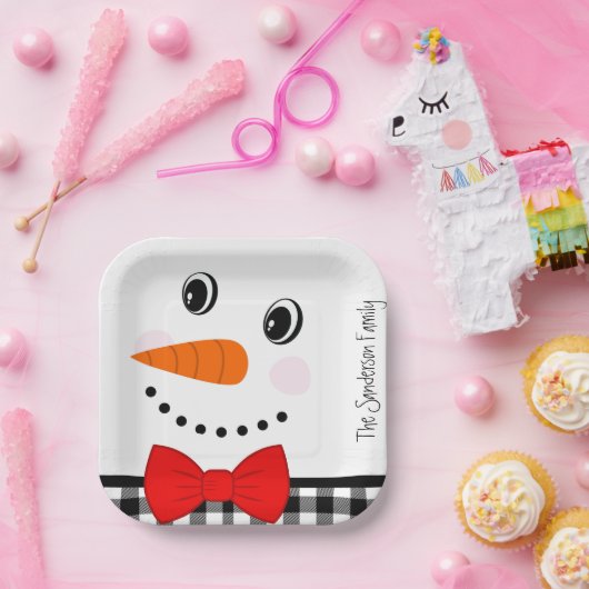 Snowman Face Red Bowtie Black Buffalo Pset Trim Papieren Bordje (Feest)