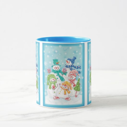 Snowman-familie in de sneeuw mok (Midden)