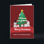 Snowman Family Cute Custom Feestdagen Kaart<br><div class="desc">Deze schattige kerstkaart is voorzien van een schattige sneeuwpopfamilie die voor een mooie kerstboom tekent. De feestelijke rode banner wordt aangepast met uw eigen tekst en de binnenkant kan worden gepersonaliseerd met uw eigen vakantiegroet voor Kerstmis.</div>
