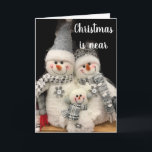 SNOWMAN FAMILY ZEGT **MERRY CHRISTMAS" FEESTDAGEN KAART<br><div class="desc">LAAT JE "SPECIALE VRIENDEN OF GEZIN" WEKKEN DAT JE HEN GEWELDIG WENST EN DEZE KOMENDE DAG WILT AANTREKKEN!</div>