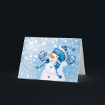 Snowman Feestdagen Kaart<br><div class="desc">Snowman die in de sneeuw met blauwe achtergrond speelt</div>
