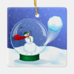 Snowman Golfer in een sneeuwWereldbol Keramisch Ornament<br><div class="desc">Illustratie van een sneeuwgolfer die in een sneeuwbal aan de binnenkant van een sneeuwbal scheurt. De sneeuwbal heeft het wereldbol gekraakt en als hij er buiten vliegt. Klik op Aanpassen om de grootte van het ontwerp te wijzigen,  achtergrondkleur te wijzigen en tekst toe te voegen.</div>