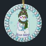 Snowman Granny ornamenten<br><div class="desc">Snowman Granny ornamenten van ArtMuvz Illustration. bijpassende sneeuwman kleding,  t-shirts,  oma geschenken. Kerst T-shirt,  kerstcadeaus en winterkleding. Om jouw naam toe te voegen of tekst toe te voegen. Pas dit sneeuwpop-ornament aan om het uniek van jou te maken of als een persoonlijk geschenk te geven</div>
