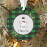 Snowman Green Buffalo Ornament<br><div class="desc">Decoreer je boom dit vakantieseizoen met een Snowman Green Buffalo Pset Ornament. Het ontwerp van het ornament is voorzien van een doos voorzien van pijnboomtakken en charmante sneeuwman tegen een buffelpleister. Extra cadeautjes en vakantiepunten zijn ook bij dit ontwerp beschikbaar.</div>
