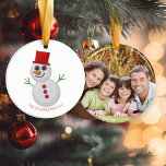 Snowman Holiday Foto van Cute Kerstmis Keramisch Ornament<br><div class="desc">Snowman Holiday Foto van Cute Kerstmis Een leuk, feestelijk, faux vilt sneeuwman in een schattig rood pet. Voeg uw foto en namen voor een echt gepersonaliseerd ornament toe. Eenvoudig aan te passen met tekst, doopvonten, en kleuren. Creëer door Zazzle pro designer BK Thompson © uitsluitend voor Kate's Creations; neem contact...</div>