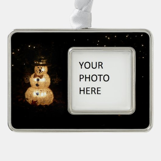 Snowman Holiday Light Display Verzilverd Omlijst Ornament (Voorkant)