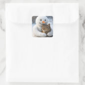 Snowman Hugging a Tabby Cat Vierkante Sticker (Tas)