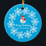 Snowman keramische decoratie<br><div class="desc">Afbeelding van een sneeuwpop op een sneeuwvlok en blauwe achtergrond.</div>