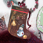 Snowman Kleine Kerstsok<br><div class="desc">Op zoek naar een kous die zeker de vakantiedrang in huis brengt? Kijk niet verder dan deze Snowman Christmas Stocking! Deze kous is perfect voor iedereen die van Kerstmis houdt, met zijn feestelijke ontwerp en weelderige stof. De kous is versierd met een goudboom met hangende ornamenten, sneeuwvlokken en een prachtig...</div>