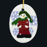 Snowman met Big Snowflakes Keramisch Ornament<br><div class="desc">Een schattige sneeuwman,  allemaal gekleed voor het koude weer. Groen pet en sjaal. Rode trui en broek en zwarte laarzen. Grote blauwe sneeuwvlokken om hem heen.</div>