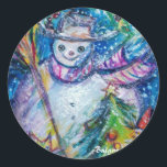 SNOWMAN MET CHRISTMAS TREE EN TOYS RONDE STICKER<br><div class="desc">Colorful , whimsical and grappig acrylverf door Bulgan Lumini (c).Snowy Winter night with snowman, kersttree, toys, cat, owl, puppets, sierental planten and holly berries in levendige geel, blauw, groen, rood, wit roze, kleuren.</div>