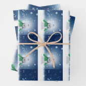 Snowman met een groene sjaal inpakpapier vel (In situ)