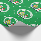 Snowman met kerstboom in een sneeuwWereldbol wrapp Cadeaupapier (Hoek)