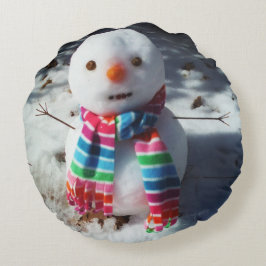 Snowman met regenboogschar rond kussen