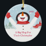 Snowman Ornament voor oom Kerstmis<br><div class="desc">Cute A Big Hug voor oom sneeuwman kerstversiering.  Gemakkelijk om met uw bericht te personaliseren!  Een Wonderoom kerstcadeau is zeker nog vele jaren te schatten.</div>