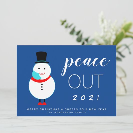 Snowman Peace Out 2021 Grappig kerstfeest Feestdagenkaart (Staand voorkant)