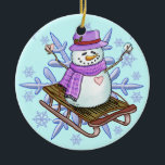Snowman Sled Ornament<br><div class="desc">Snowman Sled Ornament, T-shirts en geschenken van ArtMuvz Illustration. Grappige wintersneeuwpoppen shirt en sportkleding voor kerst, verjaardag. Unieke Snowman canvas tassen, stropdas, multomap, mok, ornament. Om jouw naam toe te voegen of tekst toe te voegen. Pas dit sneeuwpop-ornament aan om het uniek van jou te maken of als een persoonlijk...</div>