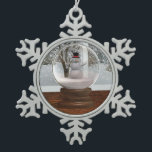 Snowman Snow Wereldbol Tin Sneeuwvlok Ornament<br><div class="desc">Een Snowman SneeuwWereldbol, gezien van binnenuit.</div>